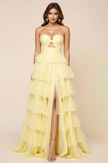 Hollow-out A Line Organza Robe de bal sans bretelles à plusieurs niveaux avec fente